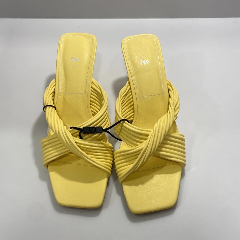 Zara bloggers fave yellow pleated square toe sandal - Picture 3 of 11